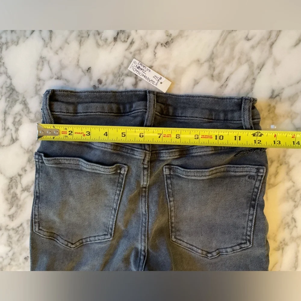 EUC Madewell Kick Out Full-Length Jeans 25 - small tear back